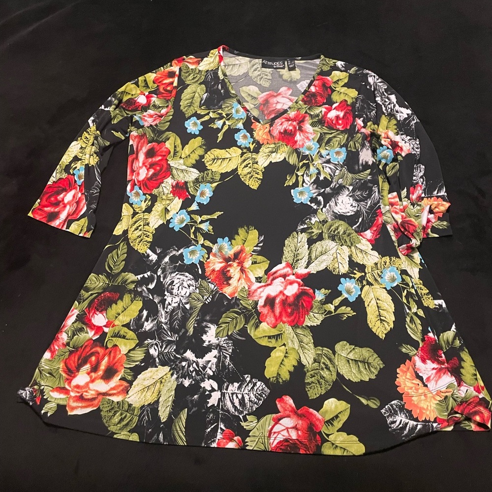Women’s Size Large Quarter Length Sleeve Foral Blouse